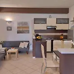 In 51833 Apartment *
