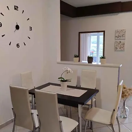 In 51833 Apartman *