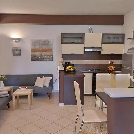 In 51833 Apartman *
